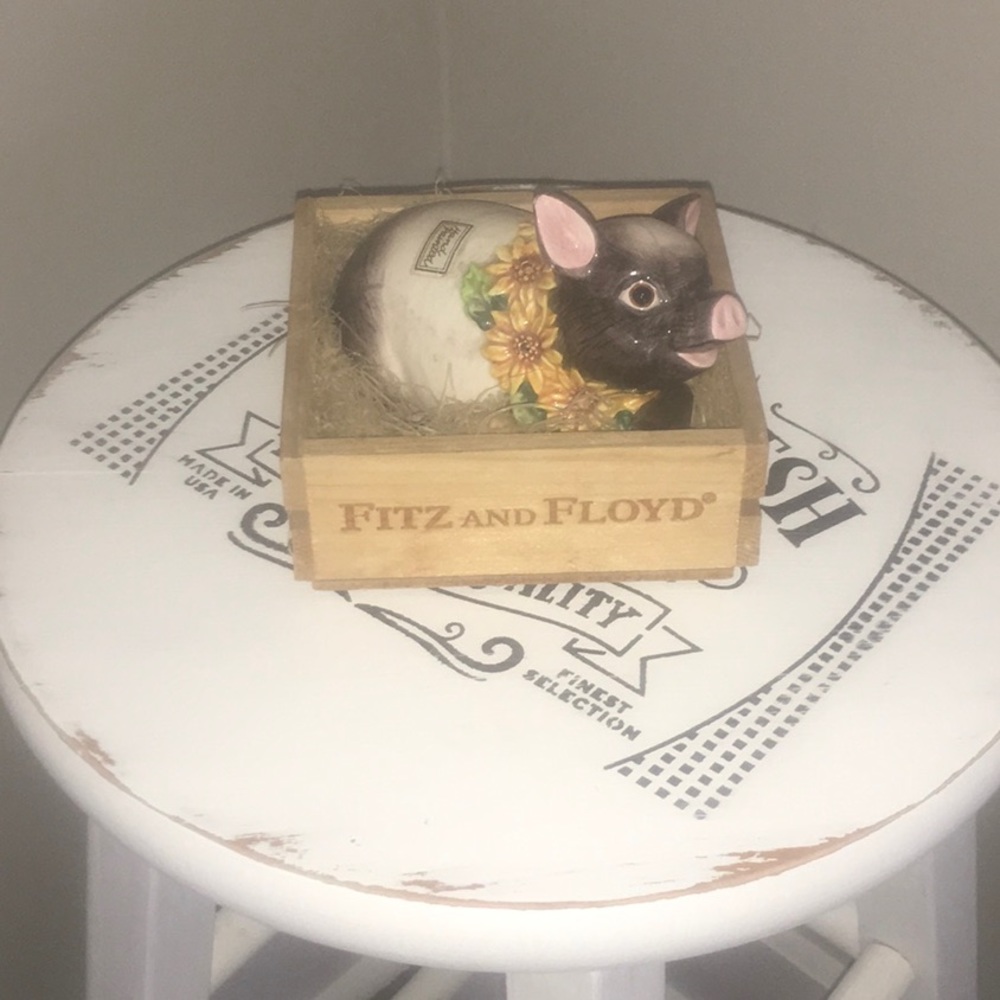 Fits & Floyd ceramic potpourri pig